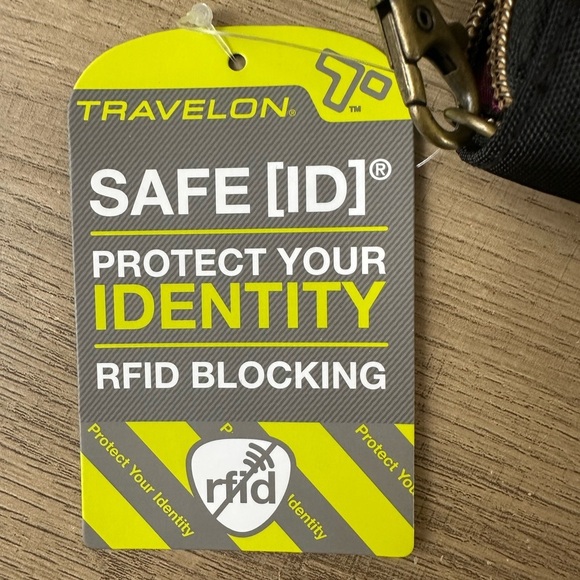 Sold Travelon Anti-theft Wallet RFID Blocking Wristlet Clutch Wrist Strap NWT - Picture 4 of 7